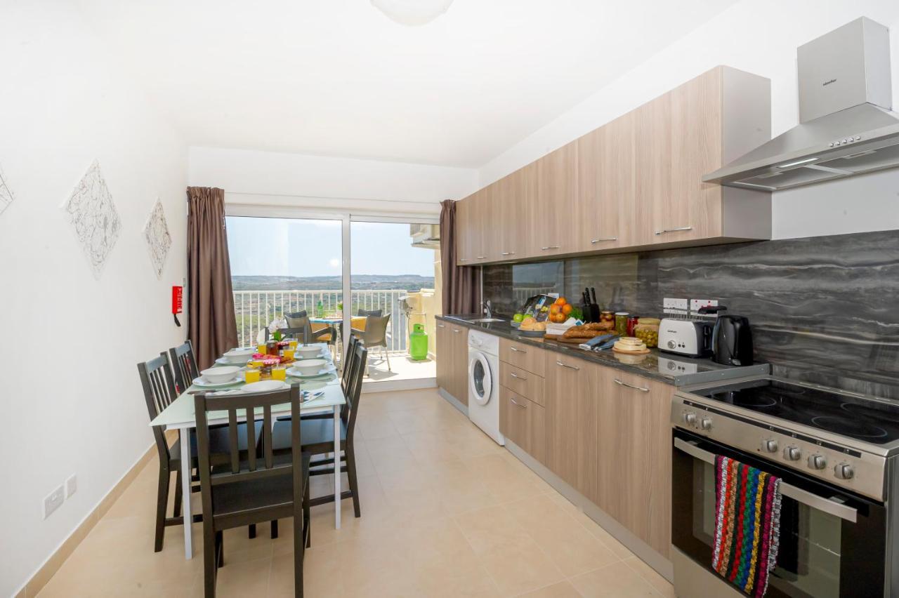Summer Breeze Apartment With Panoramic Terrace - By Getawaysmalta Mellieha Exterior foto