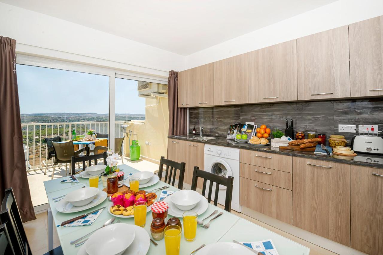 Summer Breeze Apartment With Panoramic Terrace - By Getawaysmalta Mellieha Exterior foto